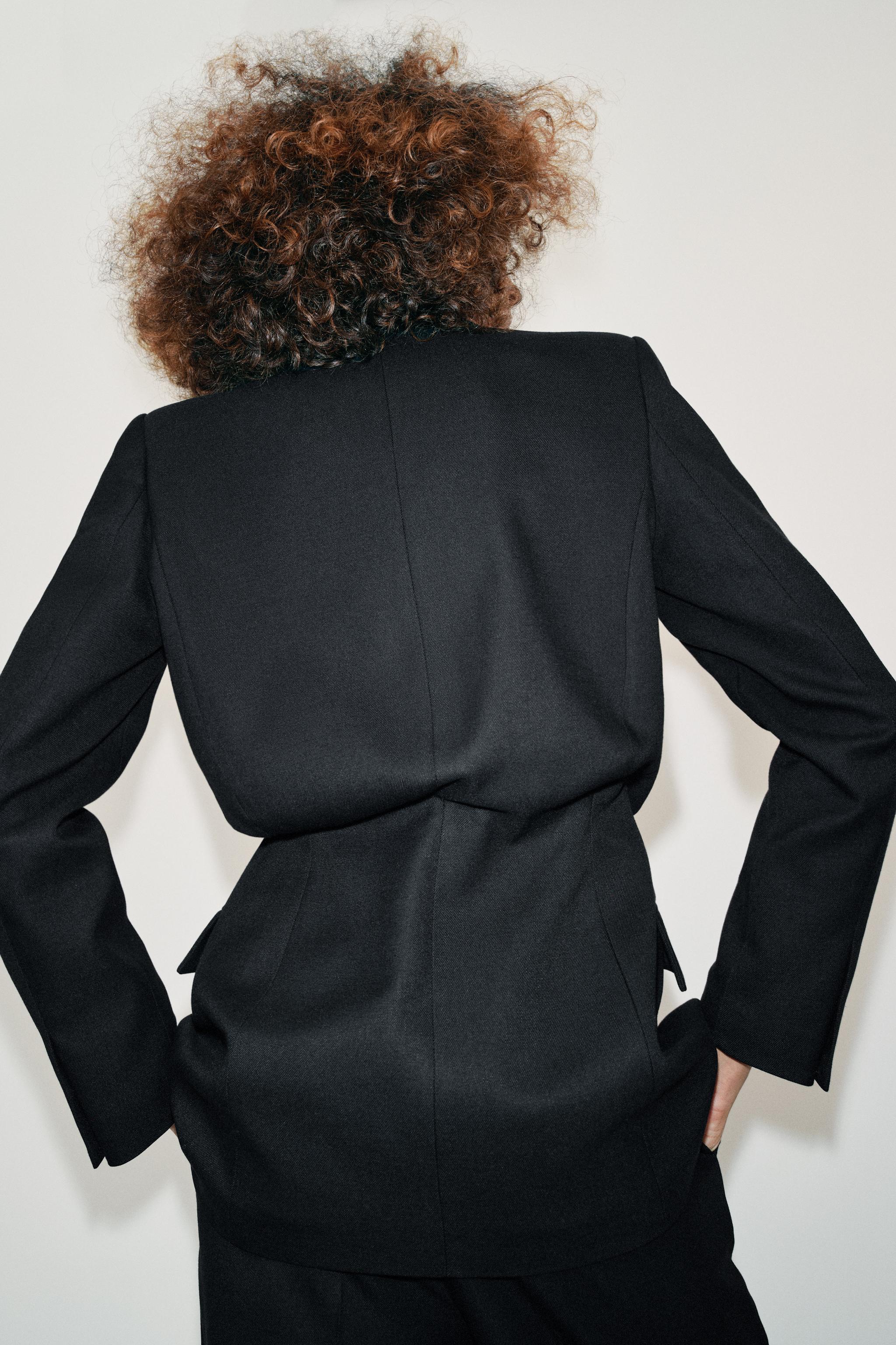 VESTE CROISÉE À TAILLE BALLON ET ÉPAULETTES